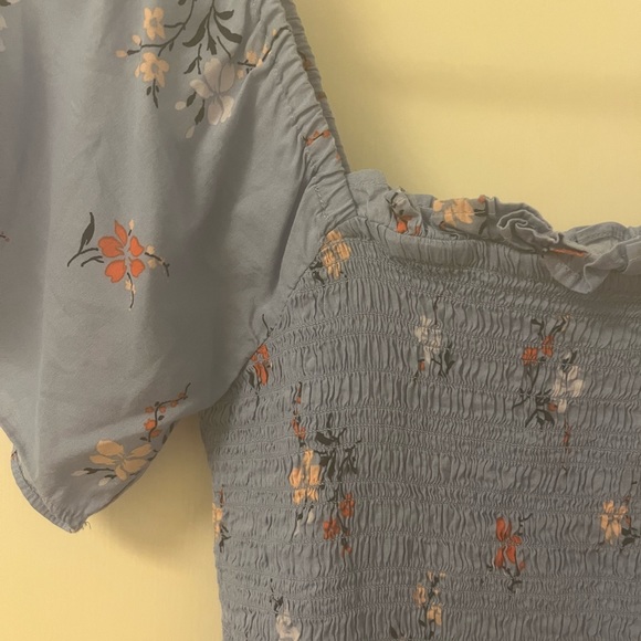 Perfect condition blue floral Madewell peplum smocked flutter sleeve top - Picture 5 of 5